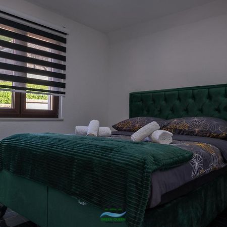 Holiday Houses Green Queen บีฮัช ภายนอก รูปภาพ