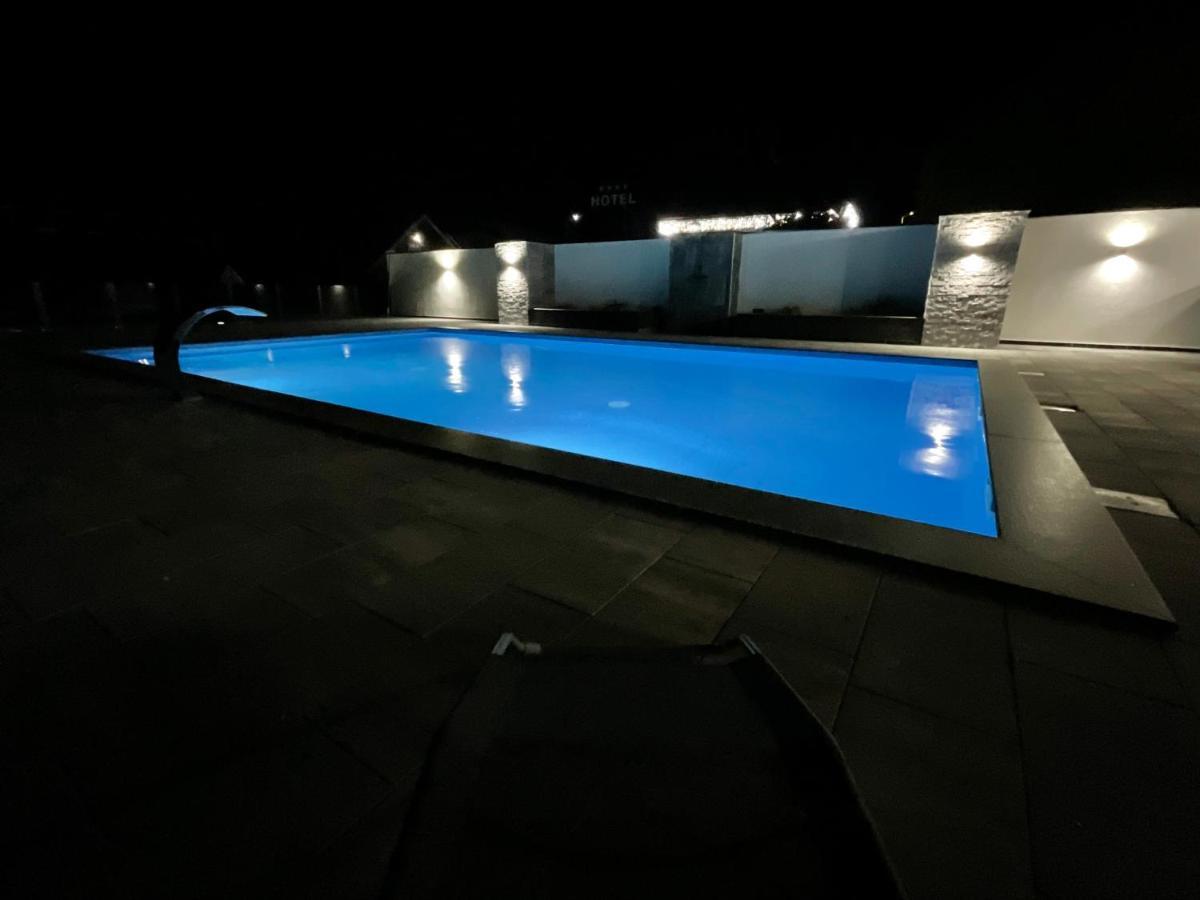 Holiday Houses Green Queen บีฮัช ภายนอก รูปภาพ