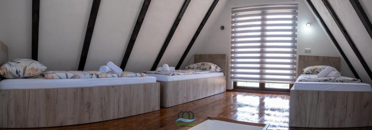 Holiday Houses Green Queen บีฮัช ภายนอก รูปภาพ