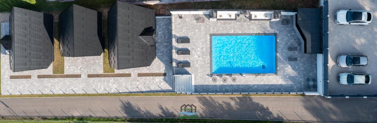 Holiday Houses Green Queen บีฮัช ภายนอก รูปภาพ